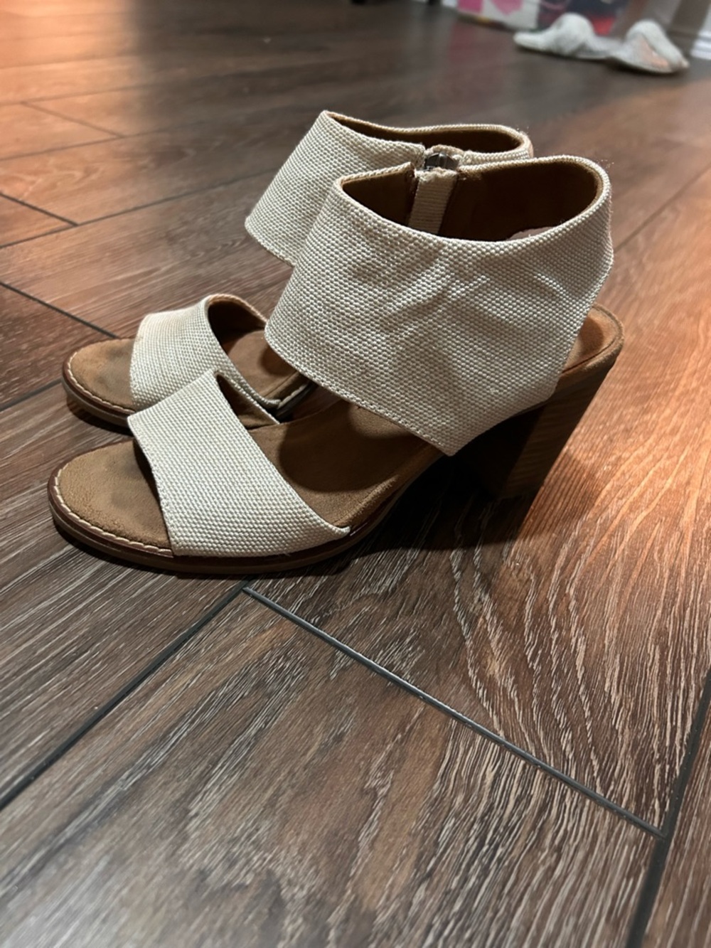 Toms size 6